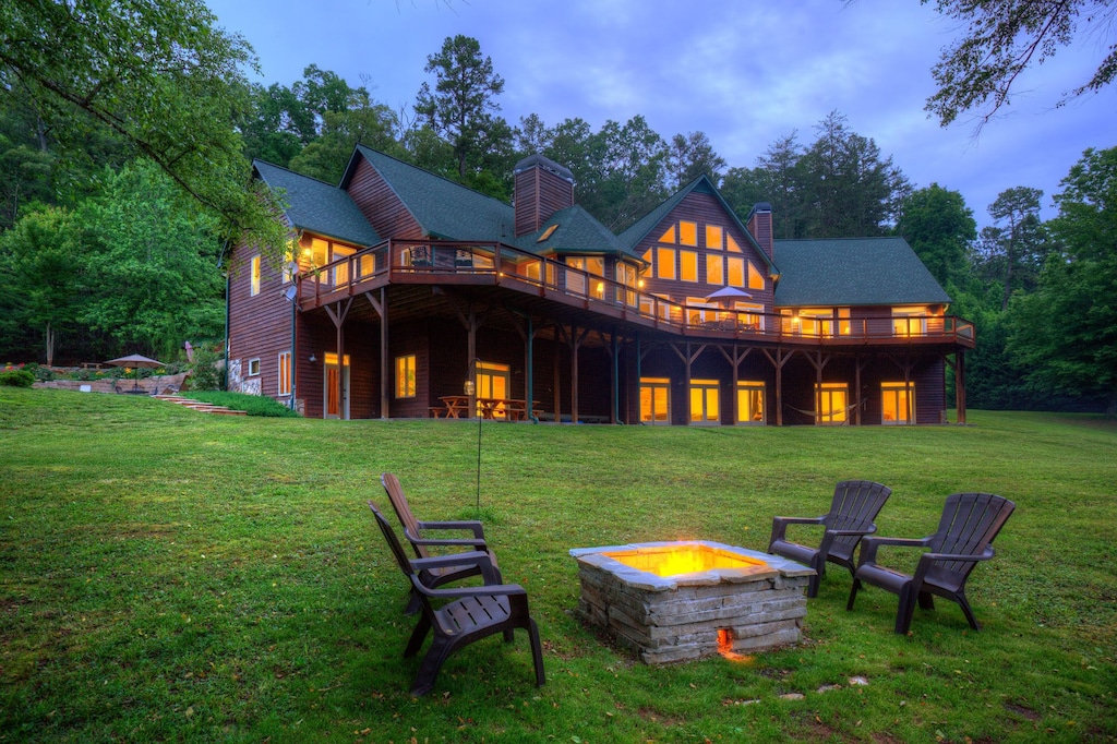 Luxurious Mountain Retreat Estate